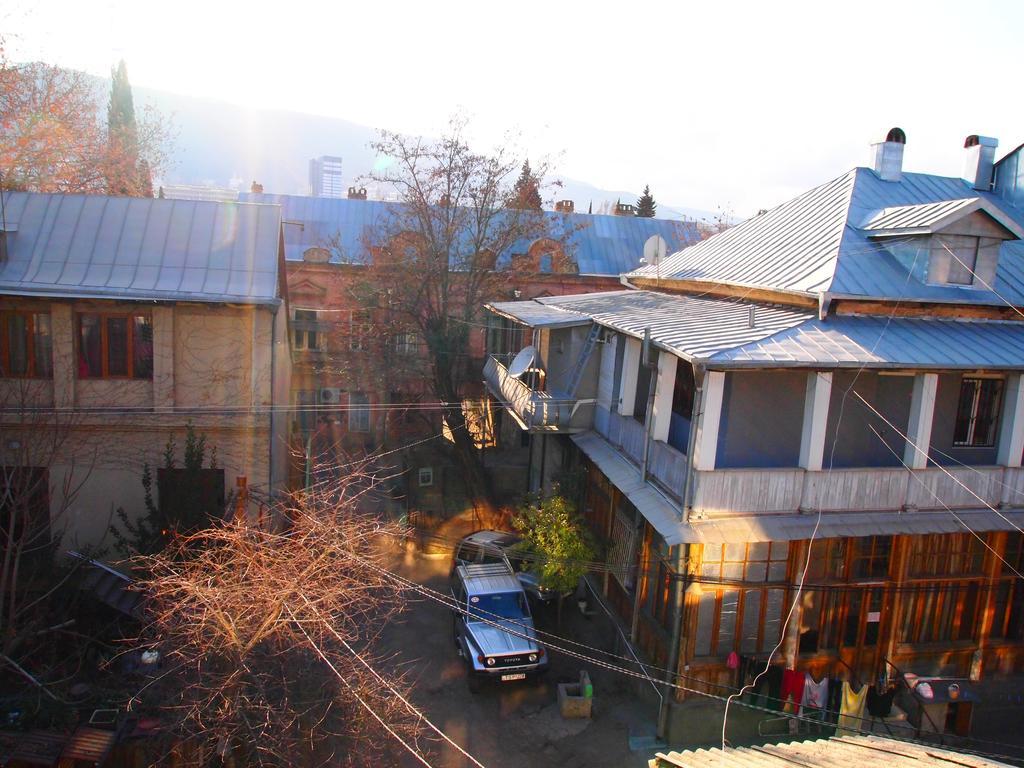 Green Stairs Guest House تبليسي الغرفة الصورة
