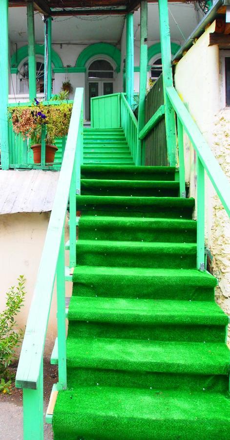 Green Stairs Guest House تبليسي المظهر الخارجي الصورة